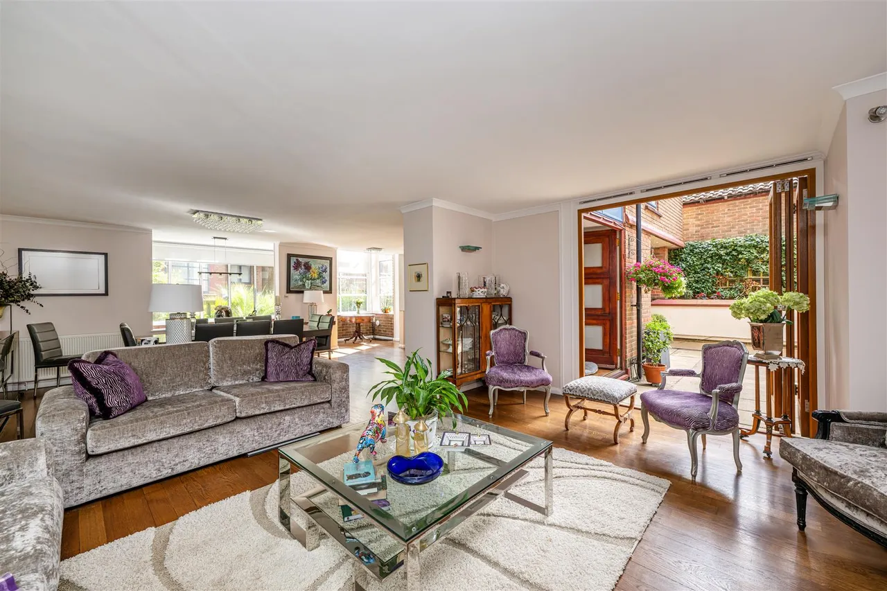 4 bed house for sale — Birchwood Drive, Hampstead, London, NW3 7NB