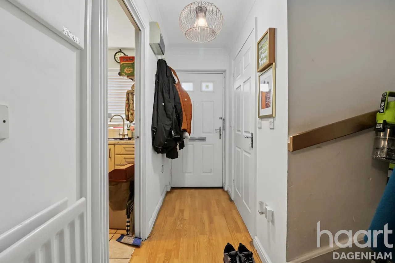 Seagull Close, Barking, IG11, photo 2