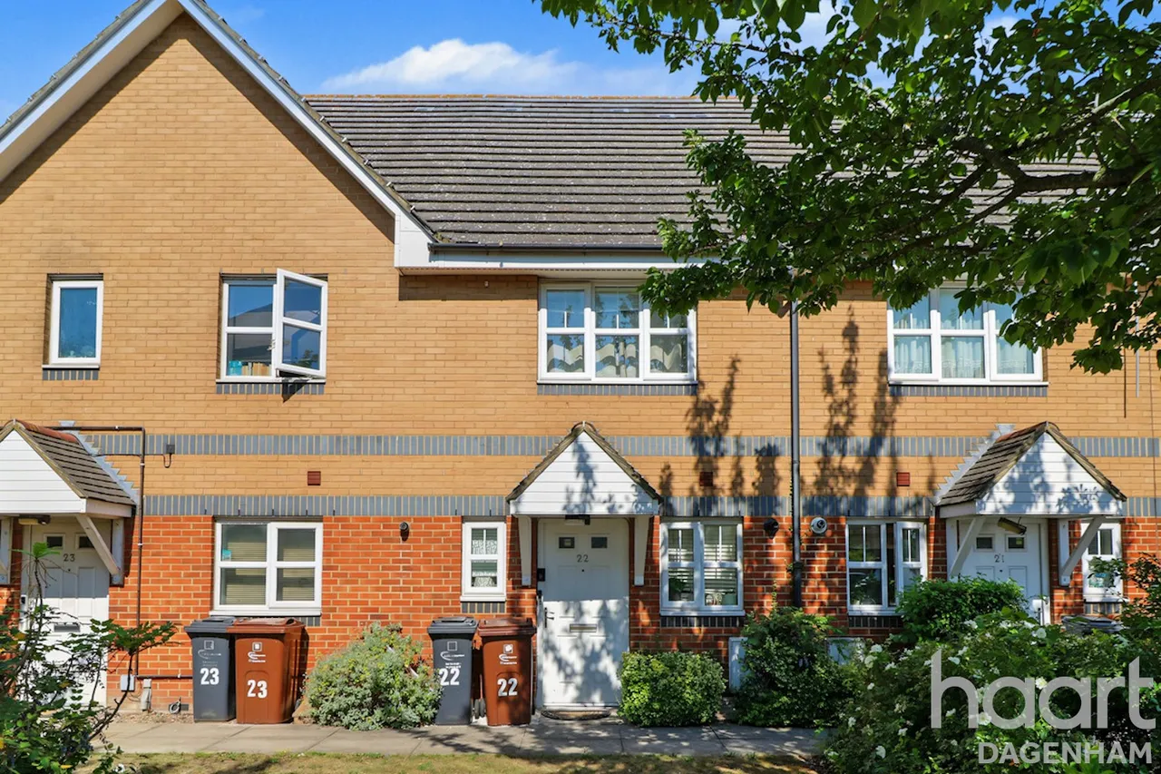 3 bed house for sale, Seagull Close, Barking, IG11