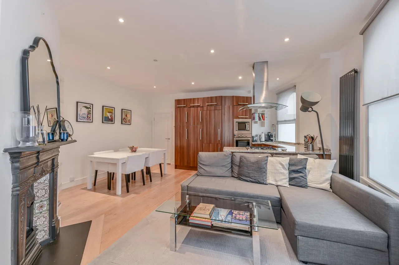 Flat 1, 185 Battersea High Street, London, photo 2