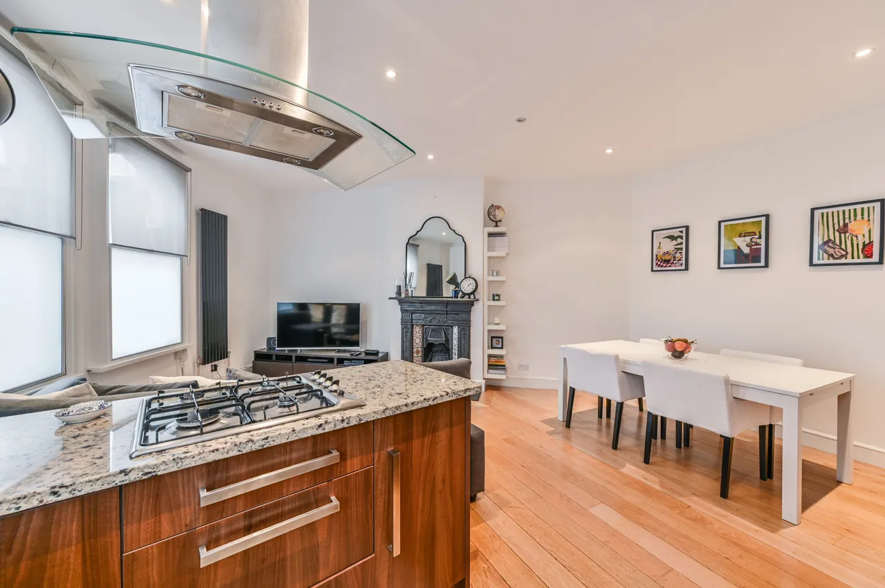 Flat 1, 185 Battersea High Street, London, photo 3