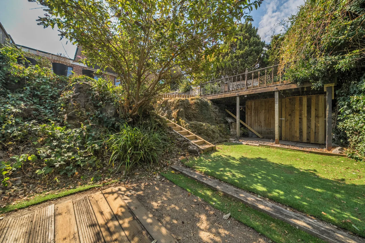 Priorsfield, Marlborough, SN8, photo 8