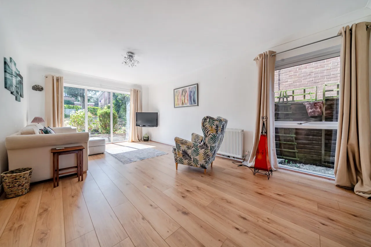 Priorsfield, Marlborough, SN8, photo 2
