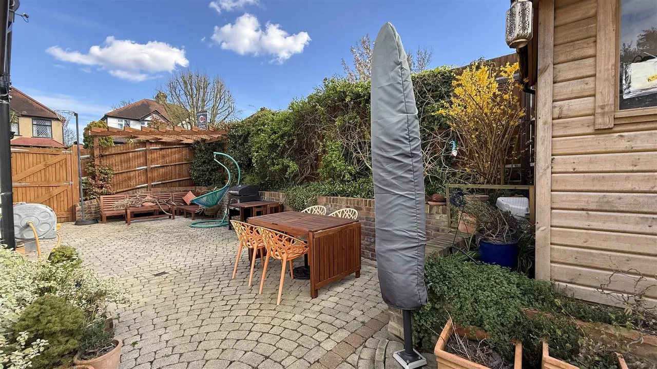 Fieldsend Road, Cheam, SM3 8PA, photo 14