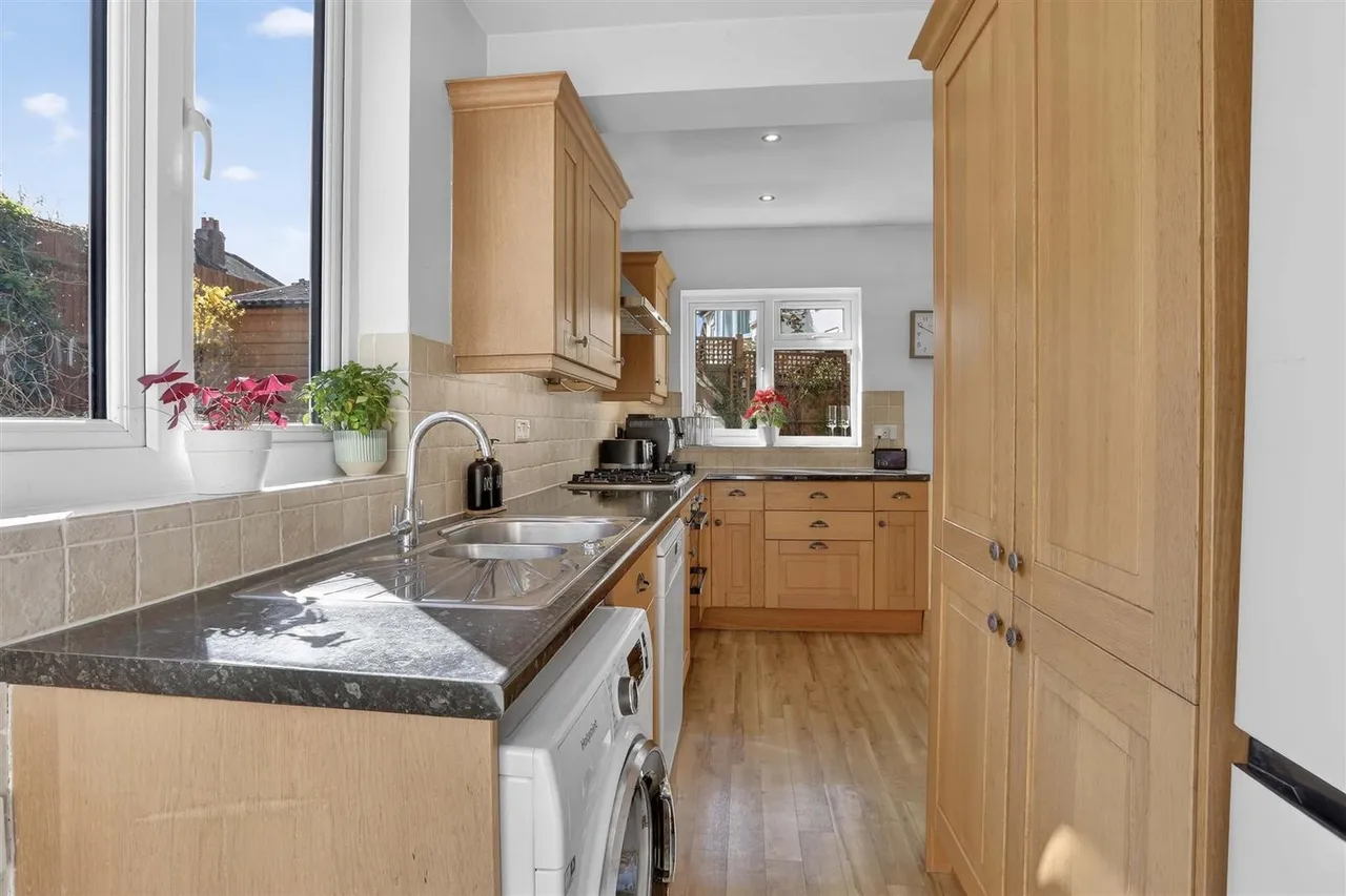 Fieldsend Road, Cheam, SM3 8PA, photo 11