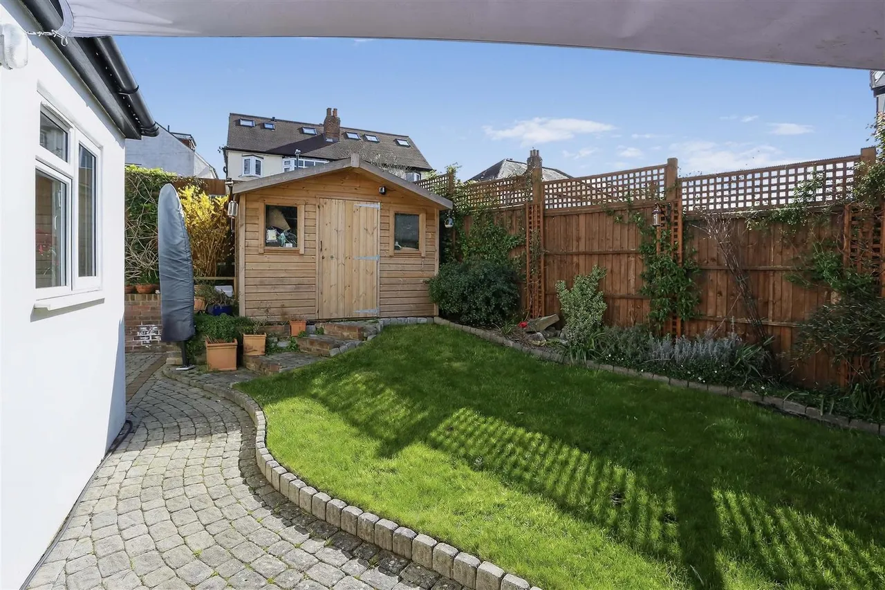 Fieldsend Road, Cheam, SM3 8PA, photo 12