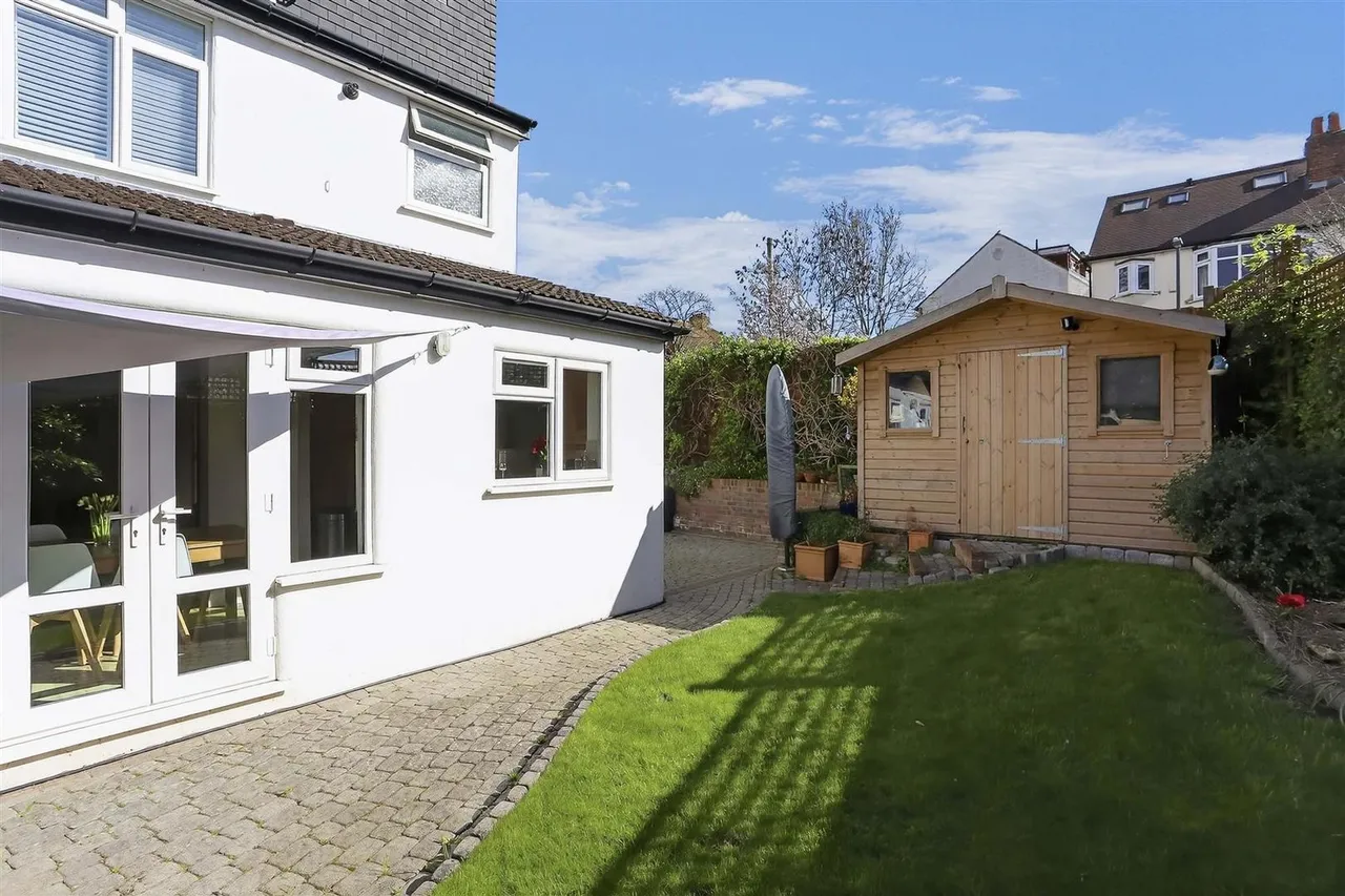 Fieldsend Road, Cheam, SM3 8PA, photo 13