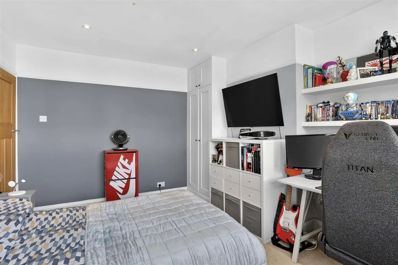 Fieldsend Road, Cheam, SM3 8PA, photo 21