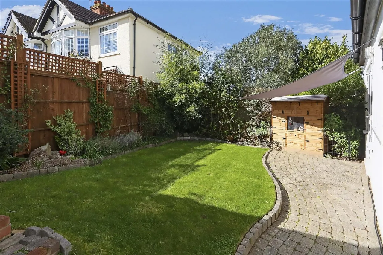 Fieldsend Road, Cheam, SM3 8PA, photo 17