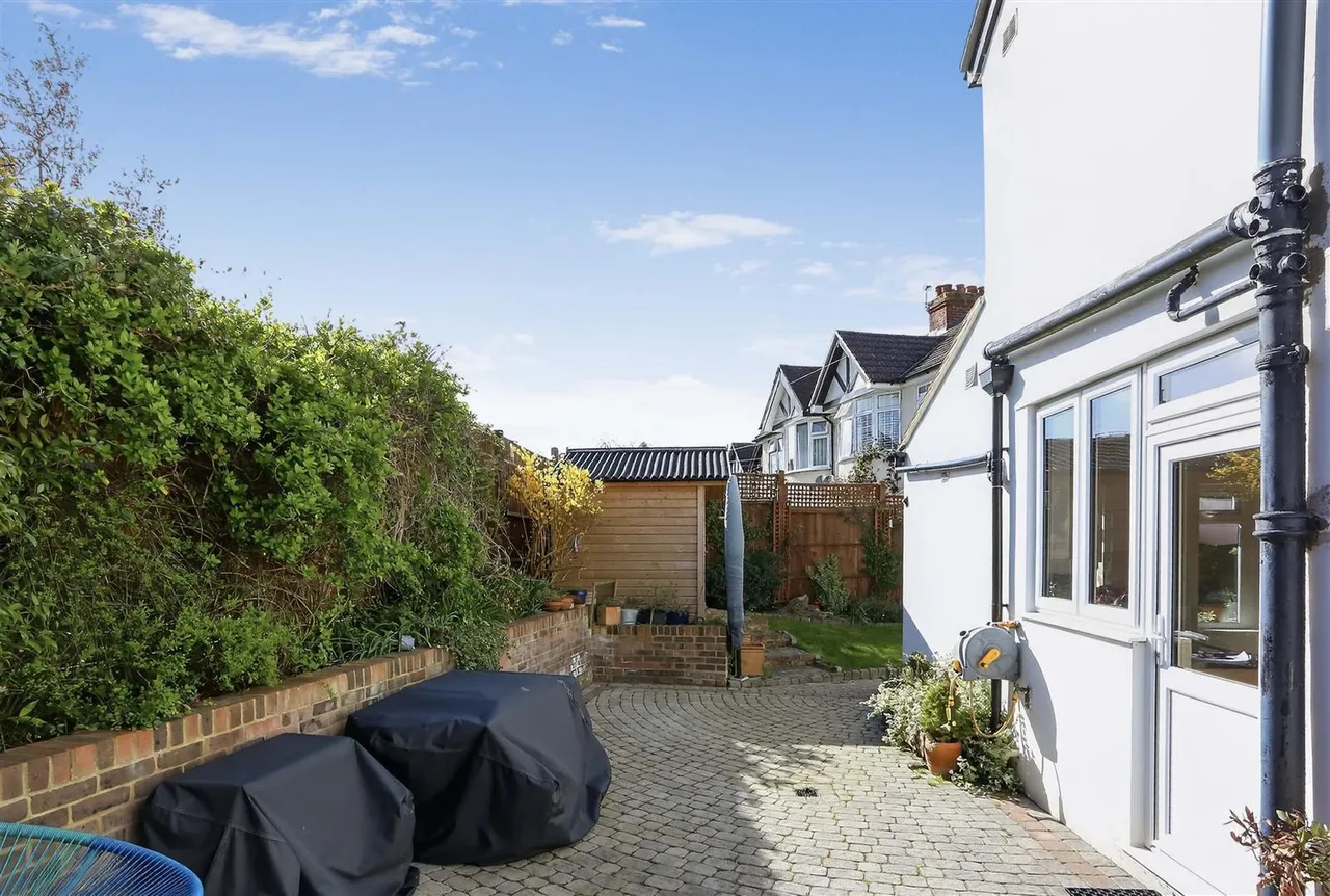 Fieldsend Road, Cheam, SM3 8PA, photo 16