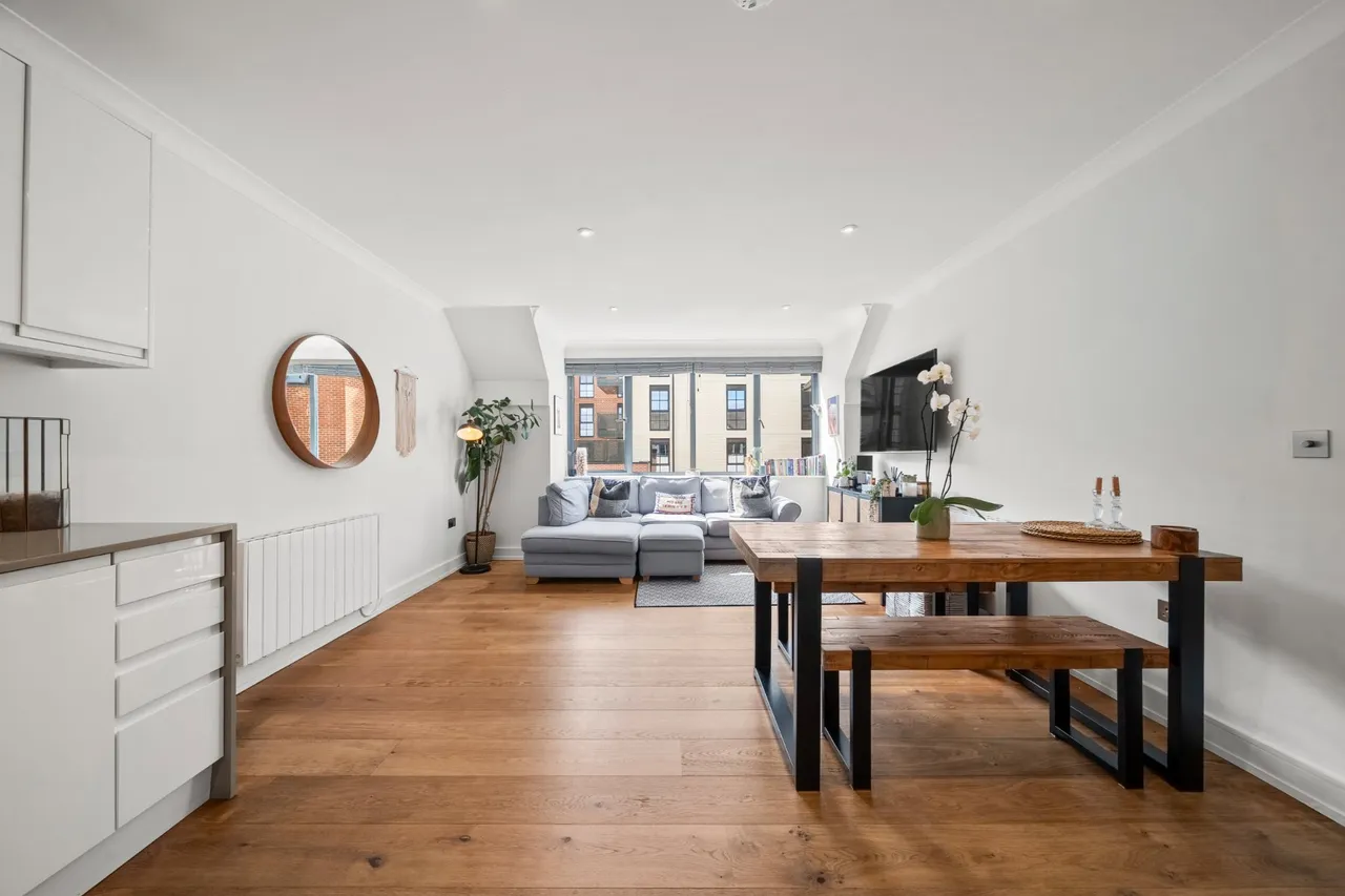 Lavender Park Road, West Byfleet, KT14, photo 5