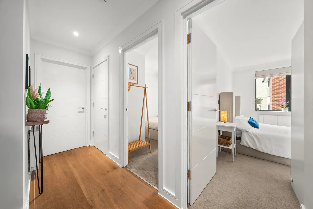 Lavender Park Road, West Byfleet, KT14, photo 7