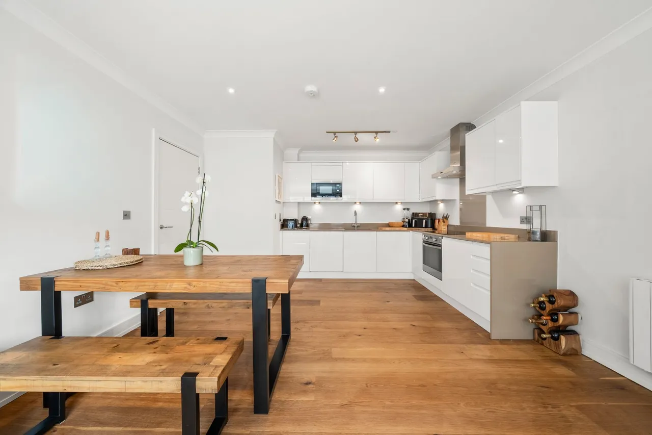 Lavender Park Road, West Byfleet, KT14, photo 4