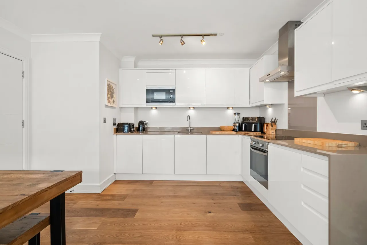 Lavender Park Road, West Byfleet, KT14, photo 6
