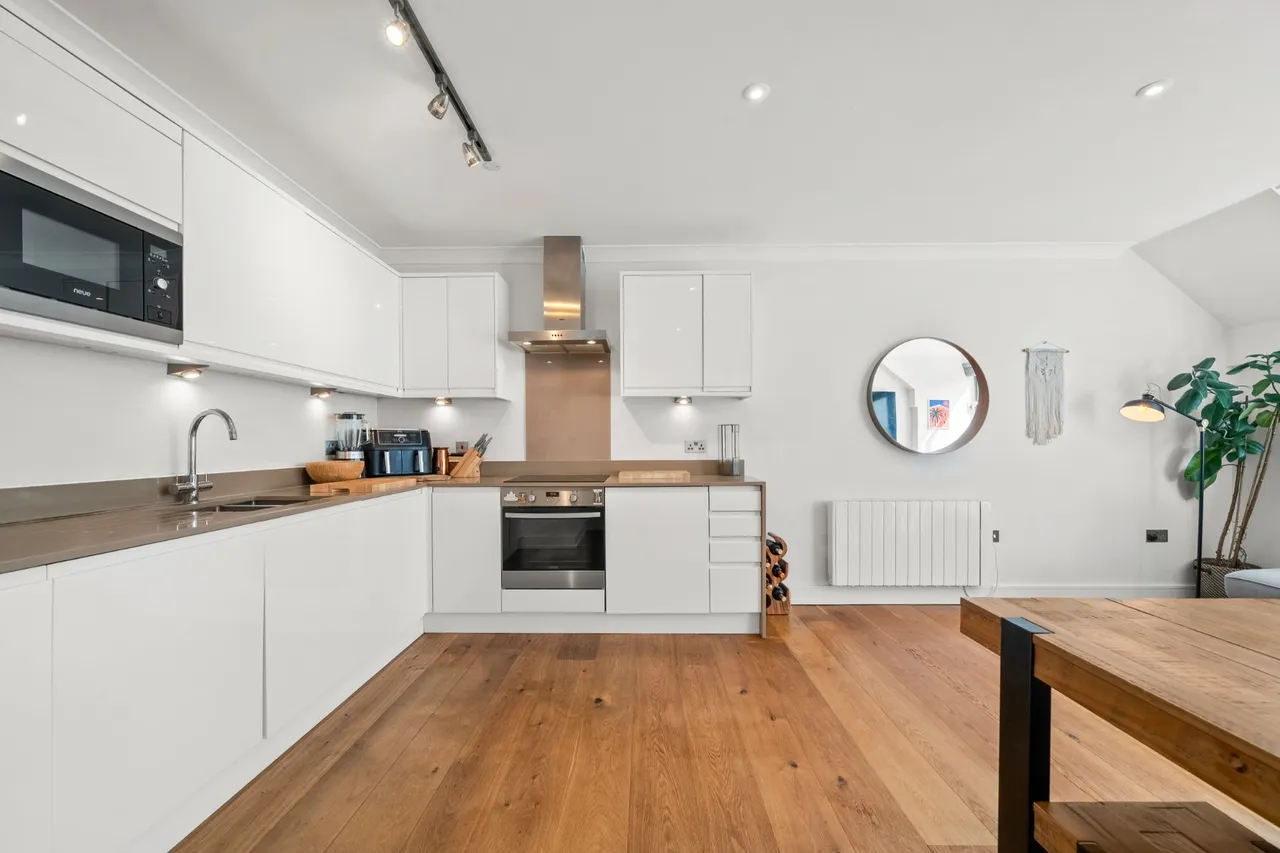 Lavender Park Road, West Byfleet, KT14, photo 3