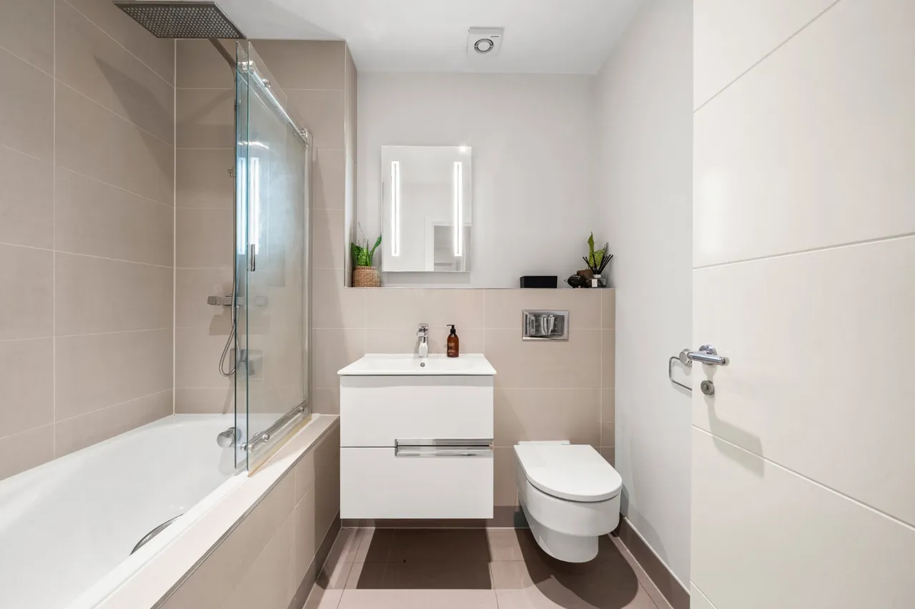 Lavender Park Road, West Byfleet, KT14, photo 10