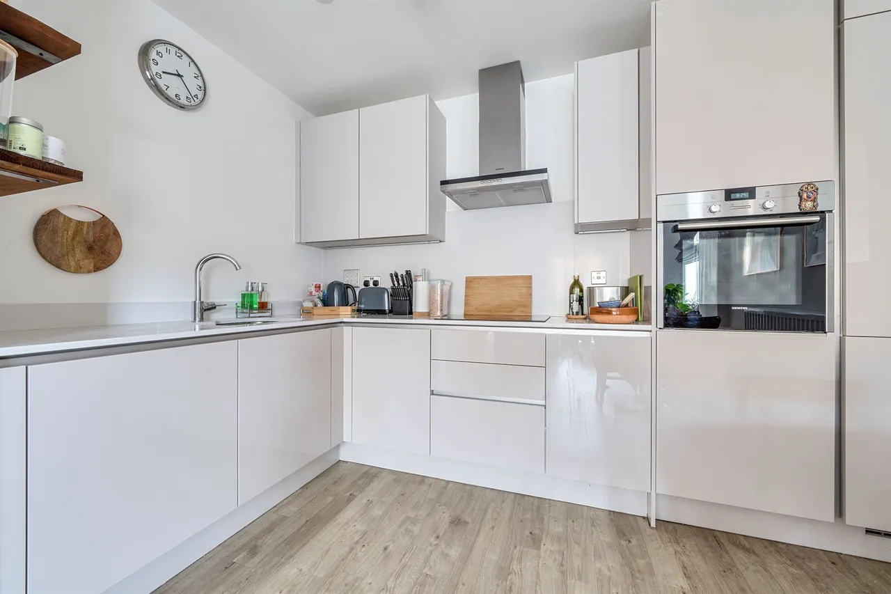Quayle Crescent, London, photo 6