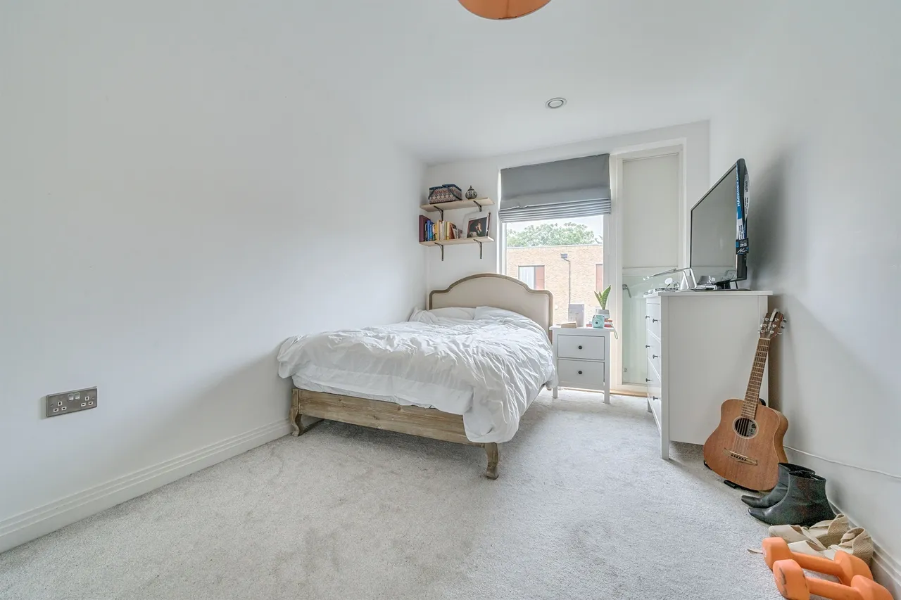 Quayle Crescent, London, photo 5