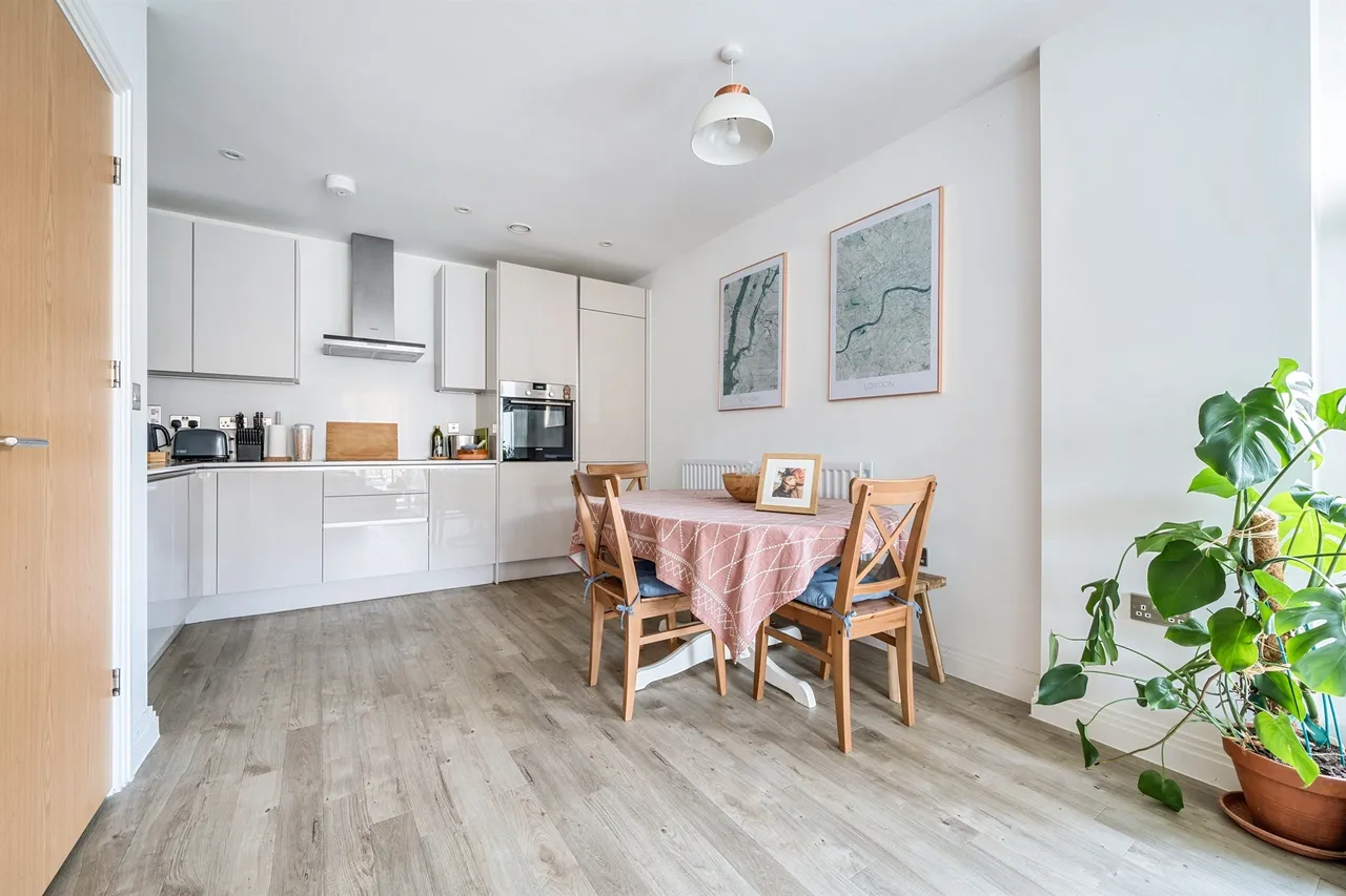 Quayle Crescent, London, photo 7