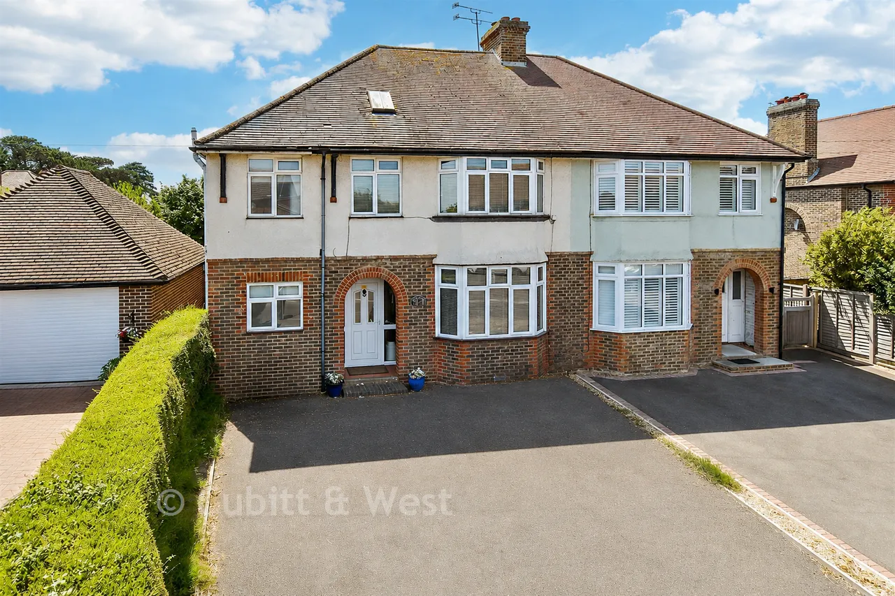 4 bed house for sale, Worthing Road, Rustington, BN16