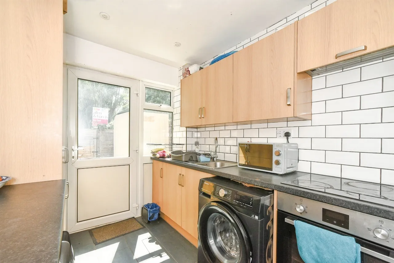 Lilac Court, Swindon, SN2, photo 5