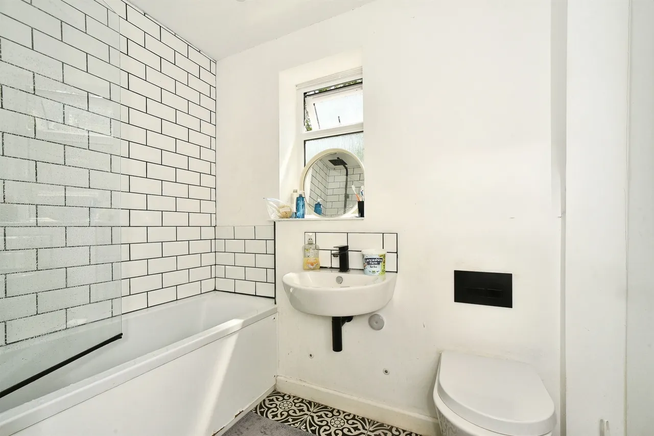 Lilac Court, Swindon, SN2, photo 7