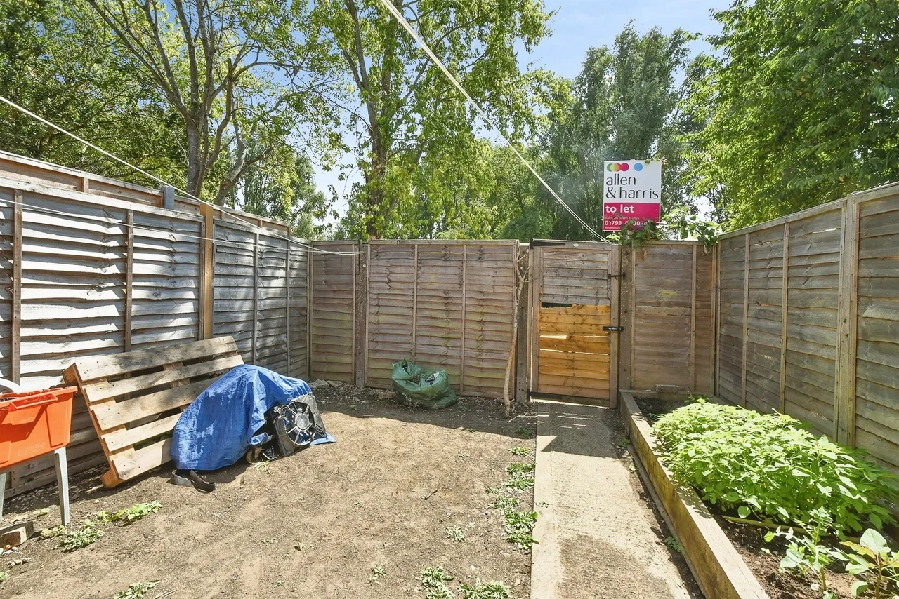 Lilac Court, Swindon, SN2, photo 6