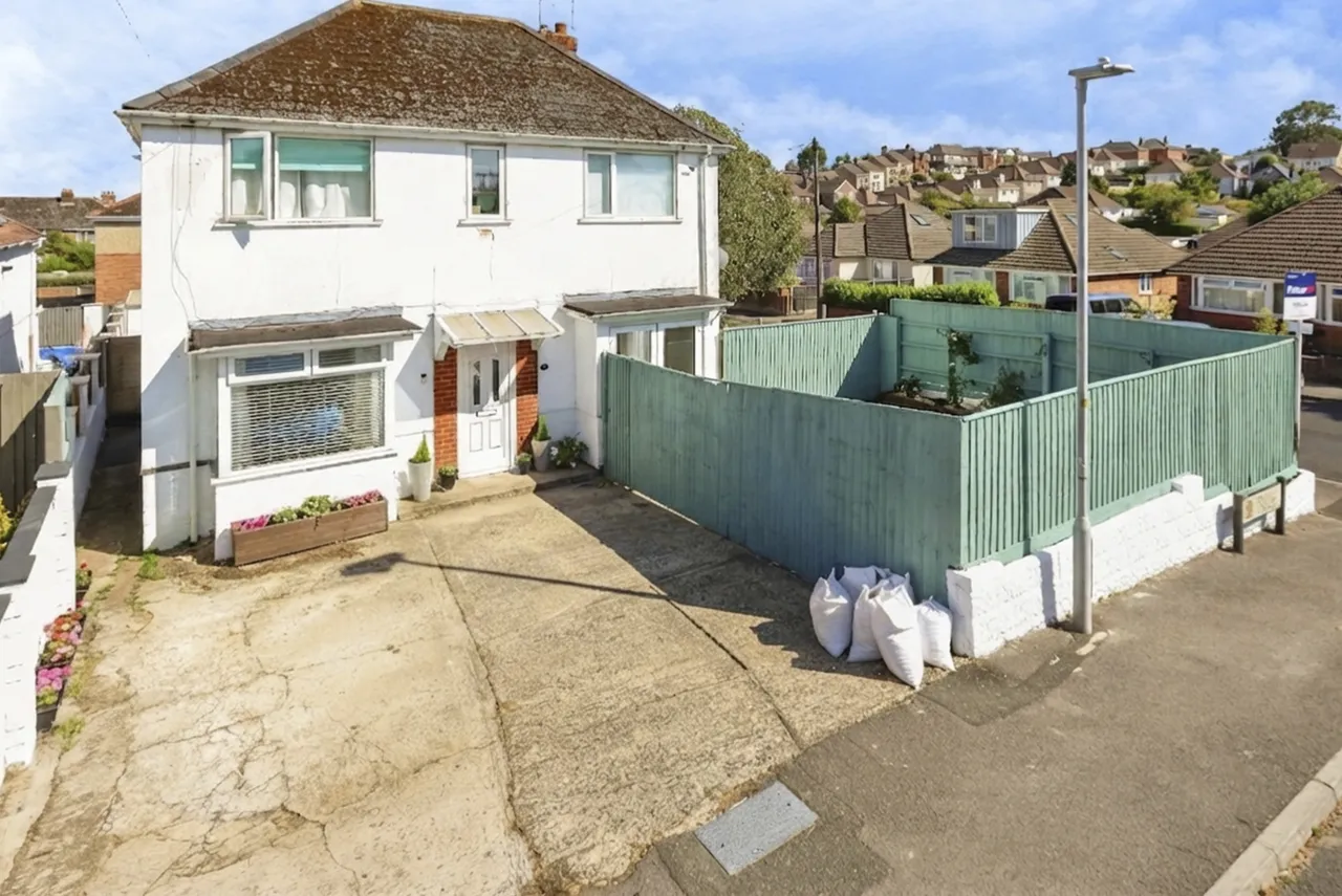 2 bed flat for sale, Southill Road, Poole, BH12
