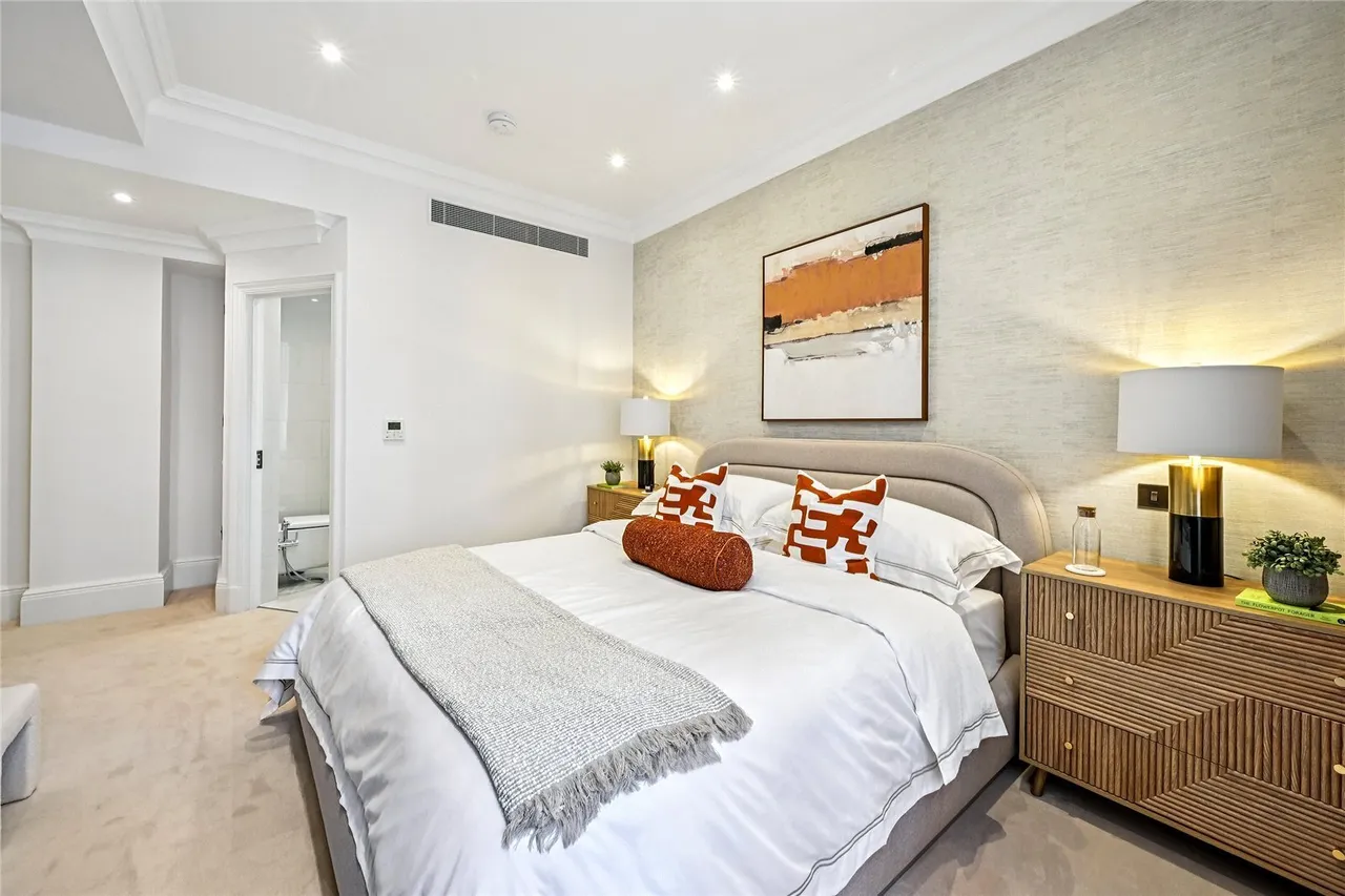Stratton Street, London, W1J, photo 11