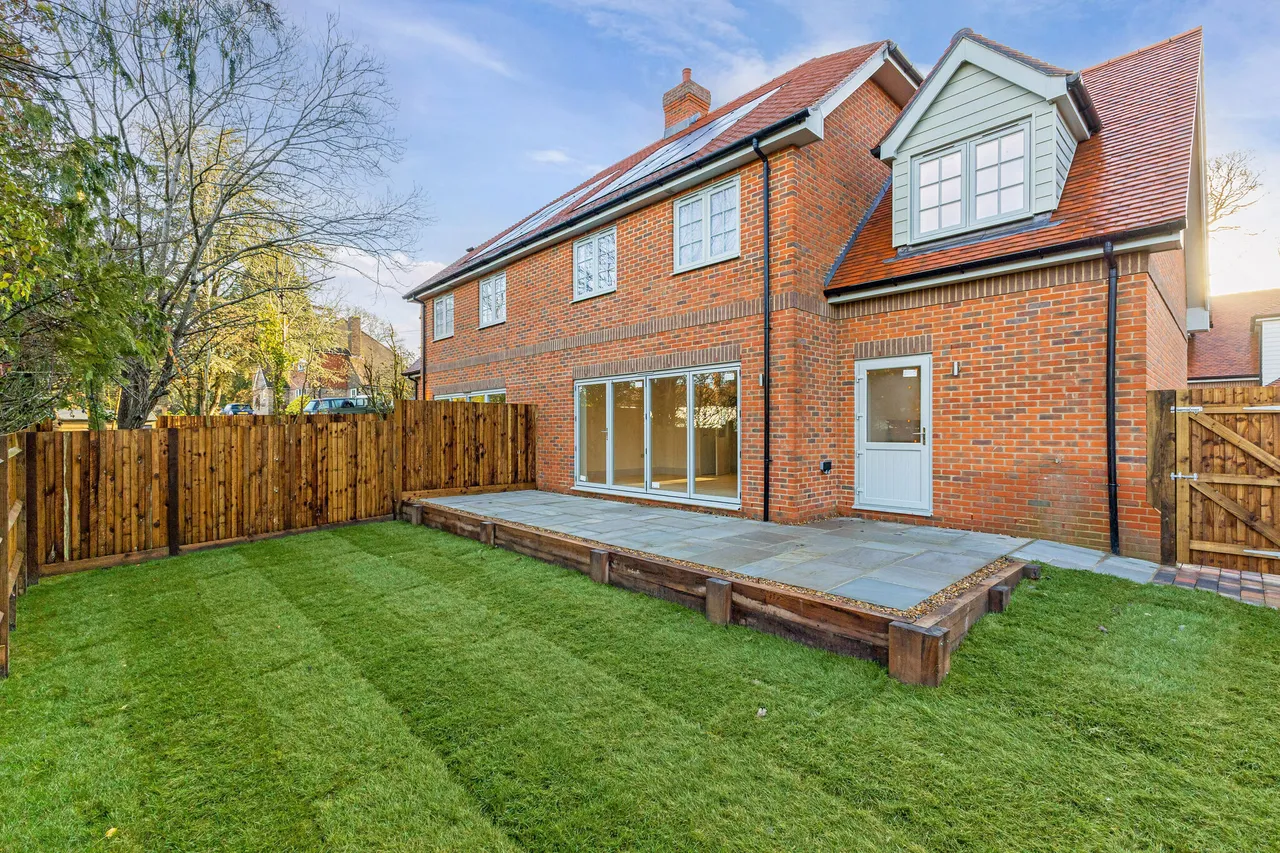 Bramall Place, Bowling Alley, GU10, photo 11