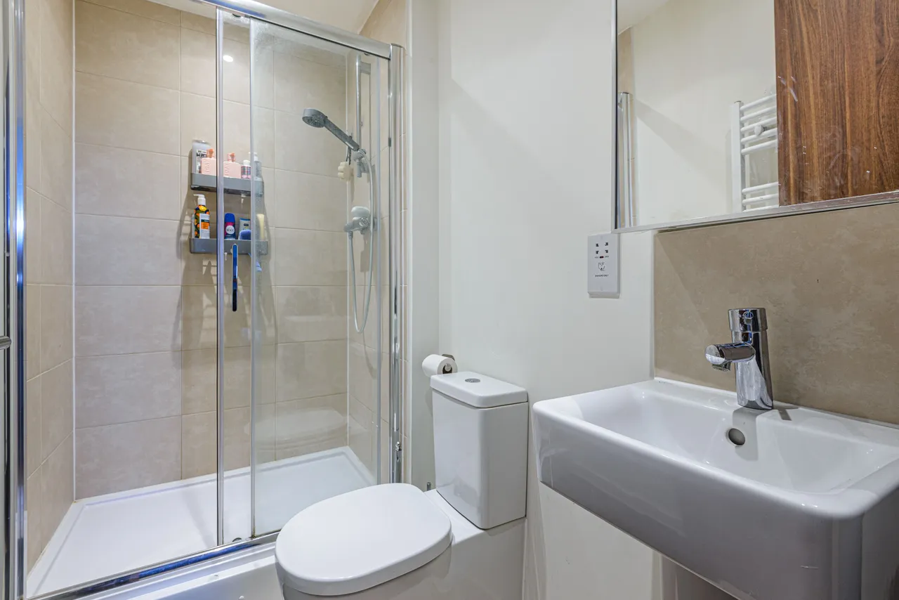 57 Crested Court, 3 Shearwater Drive, London, photo 5