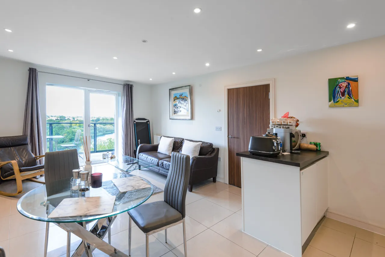 2 bed flat for sale — 57 Crested Court, 3 Shearwater Drive, London