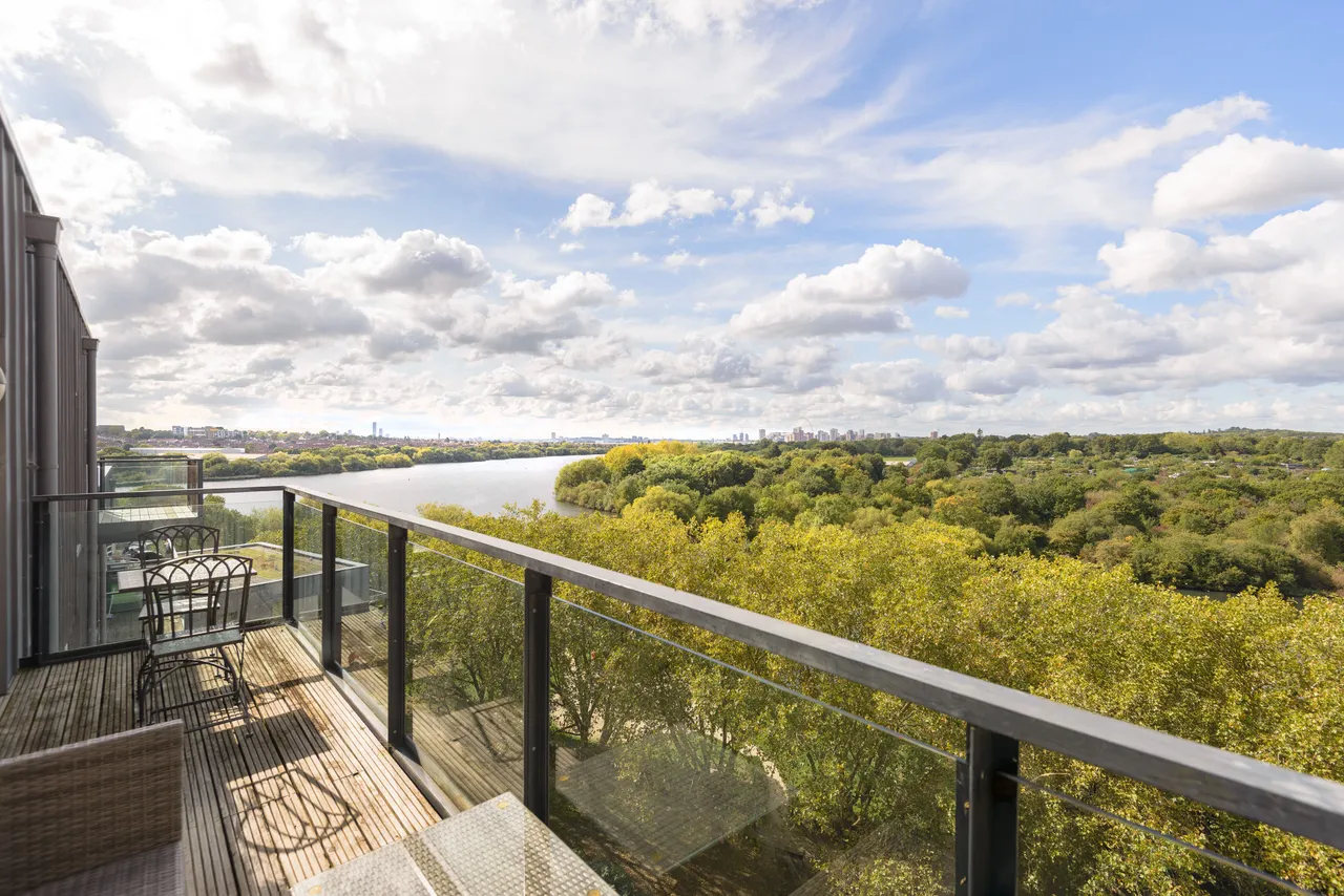 57 Crested Court, 3 Shearwater Drive, London, photo 6