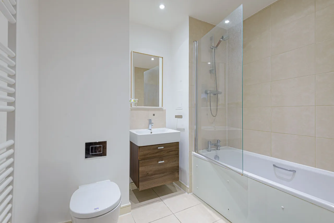 57 Crested Court, 3 Shearwater Drive, London, photo 7