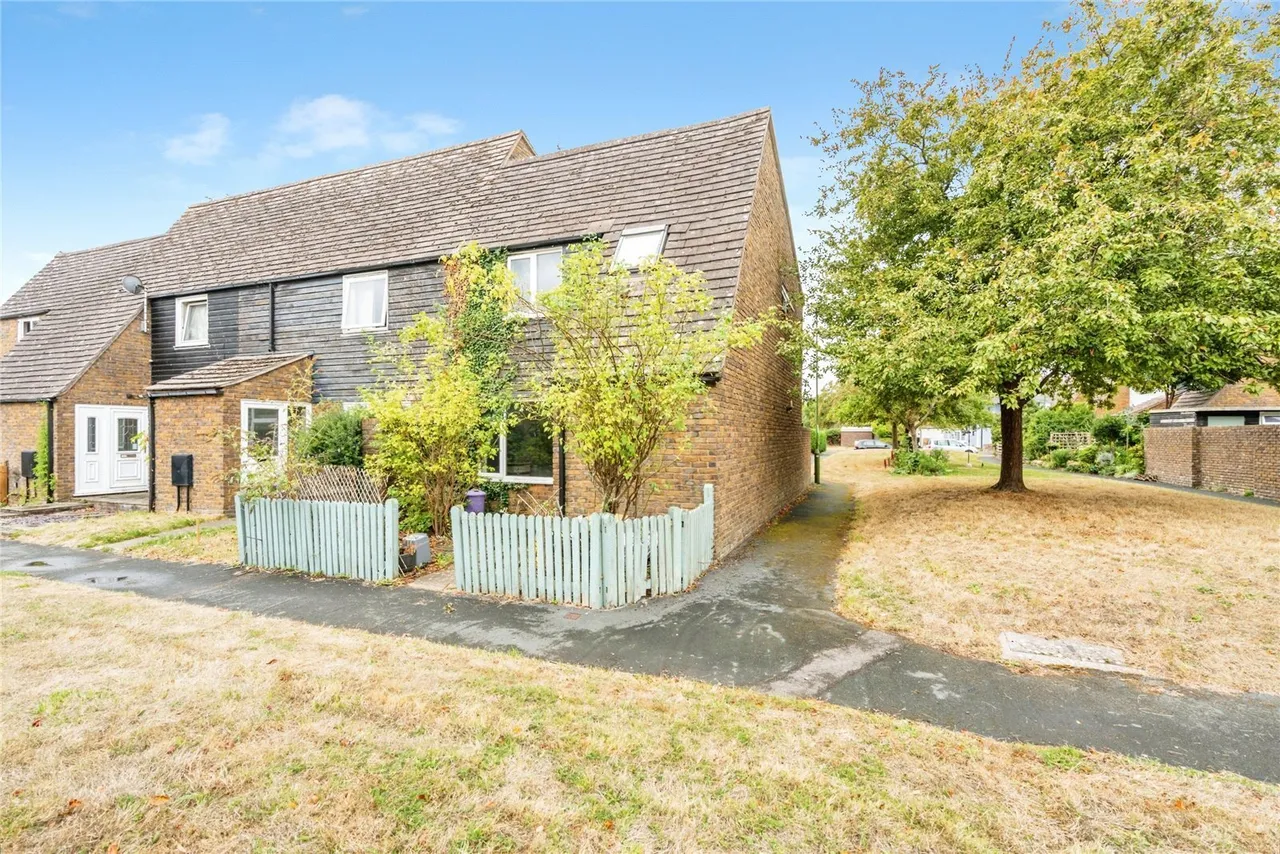 3 bed house for sale, Winterbourne Road, Chichester, PO19