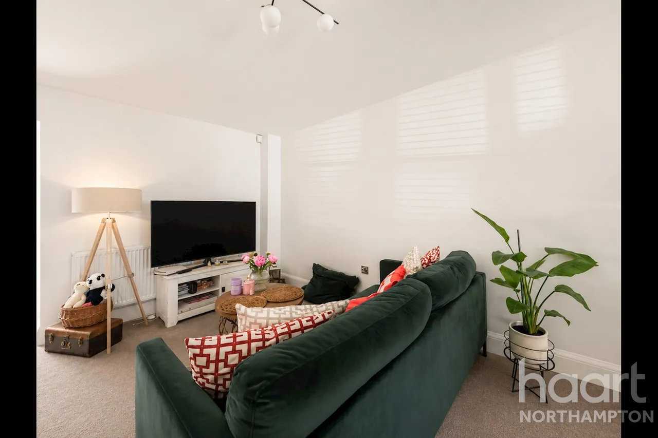 Upton Hall Crescent, Northampton, NN5, photo 4