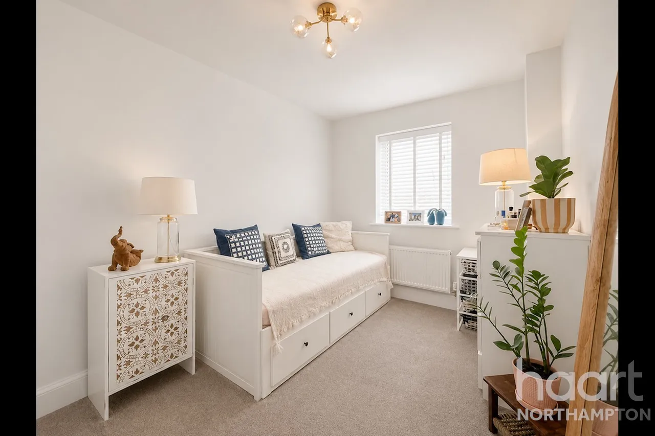 Upton Hall Crescent, Northampton, NN5, photo 12