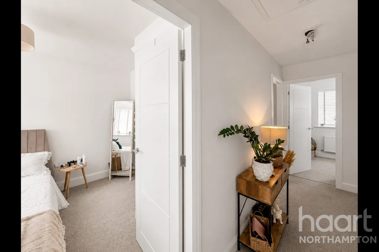 Upton Hall Crescent, Northampton, NN5, photo 15