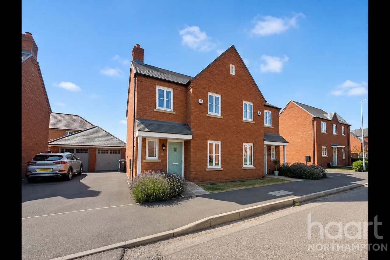 3 bed house for sale, Upton Hall Crescent, Northampton, NN5