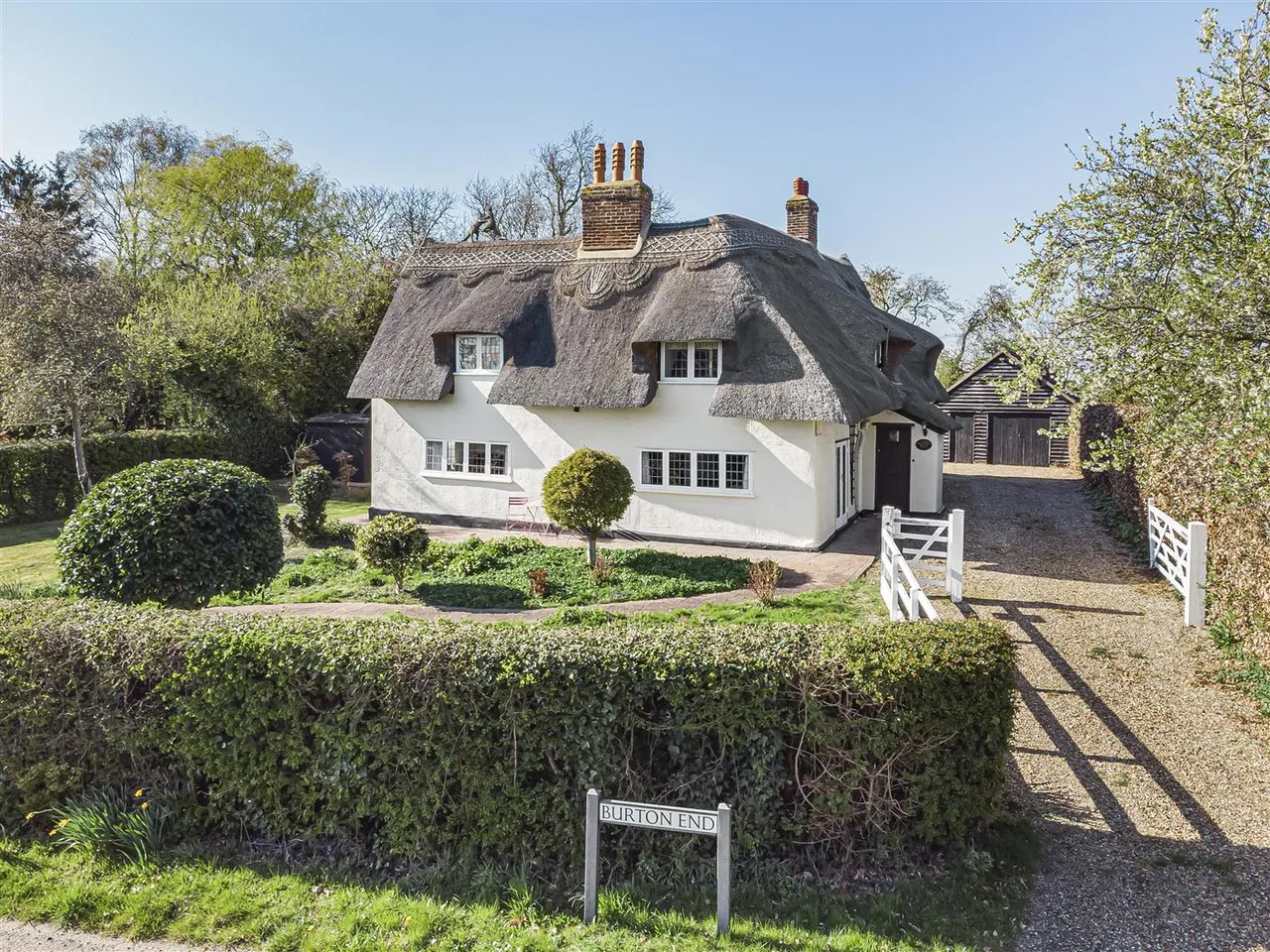 4 bed house for sale, Burton End, West Wickham, CB21