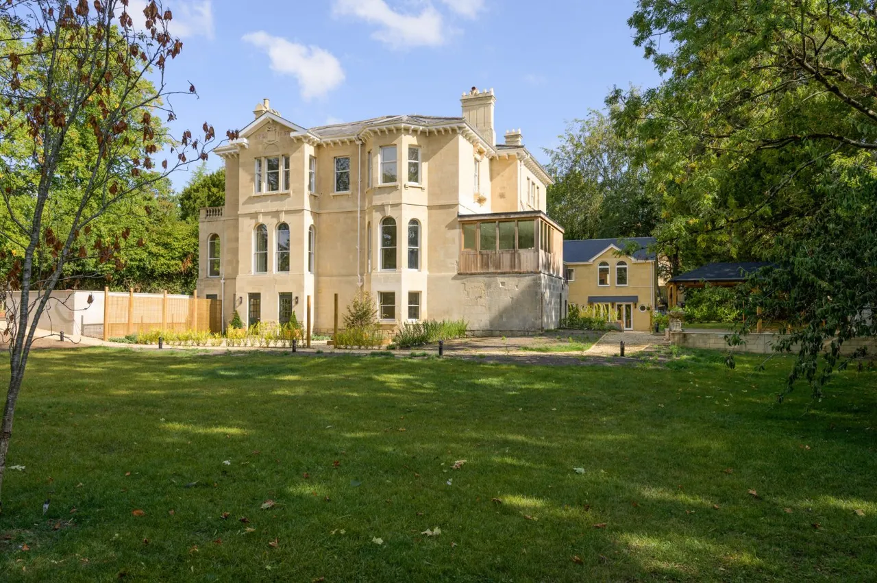 1 bed flat for sale — Oakfield House, Weston Park, Bath, BA1