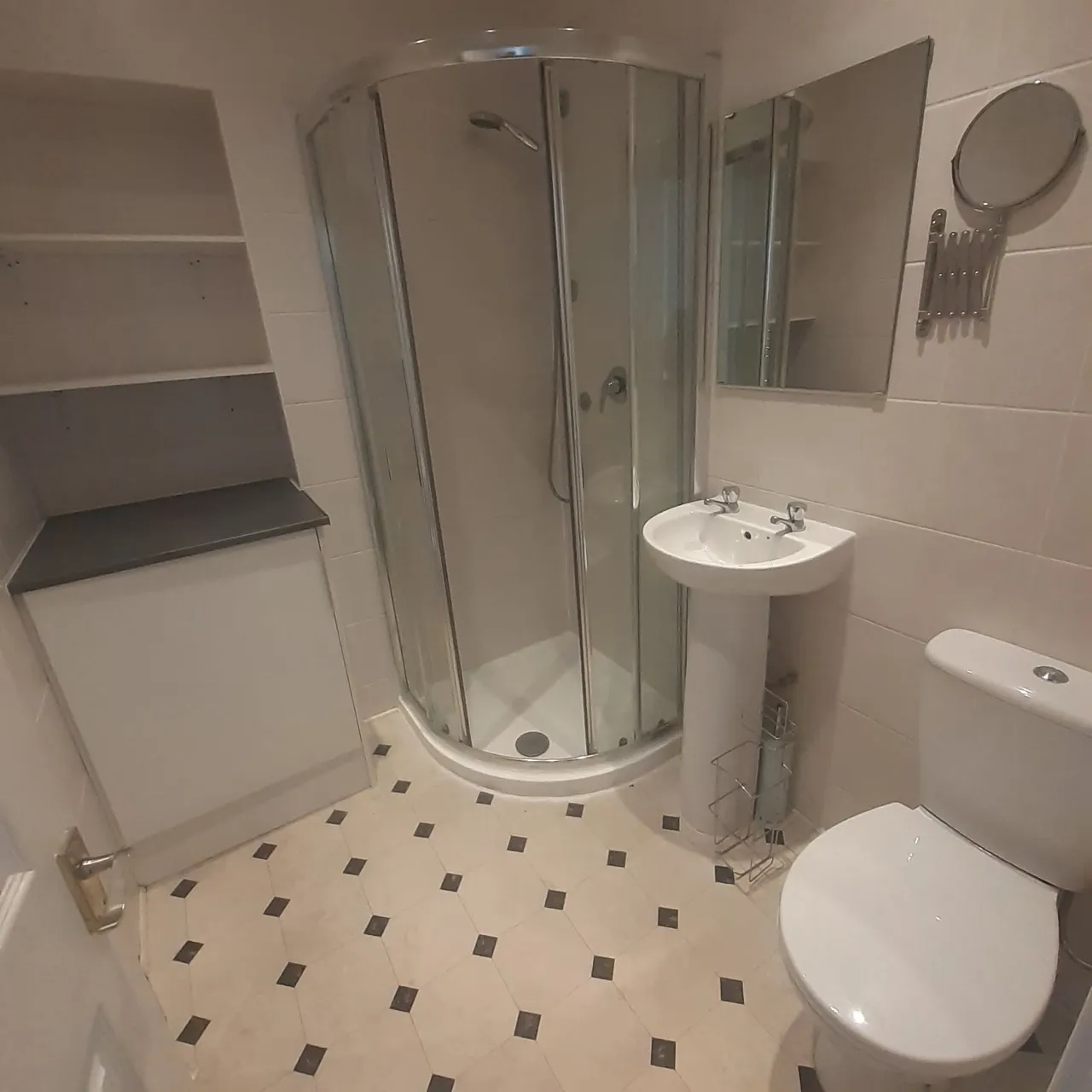 Fraser Place, Top Floor Whole, AB25, photo 9