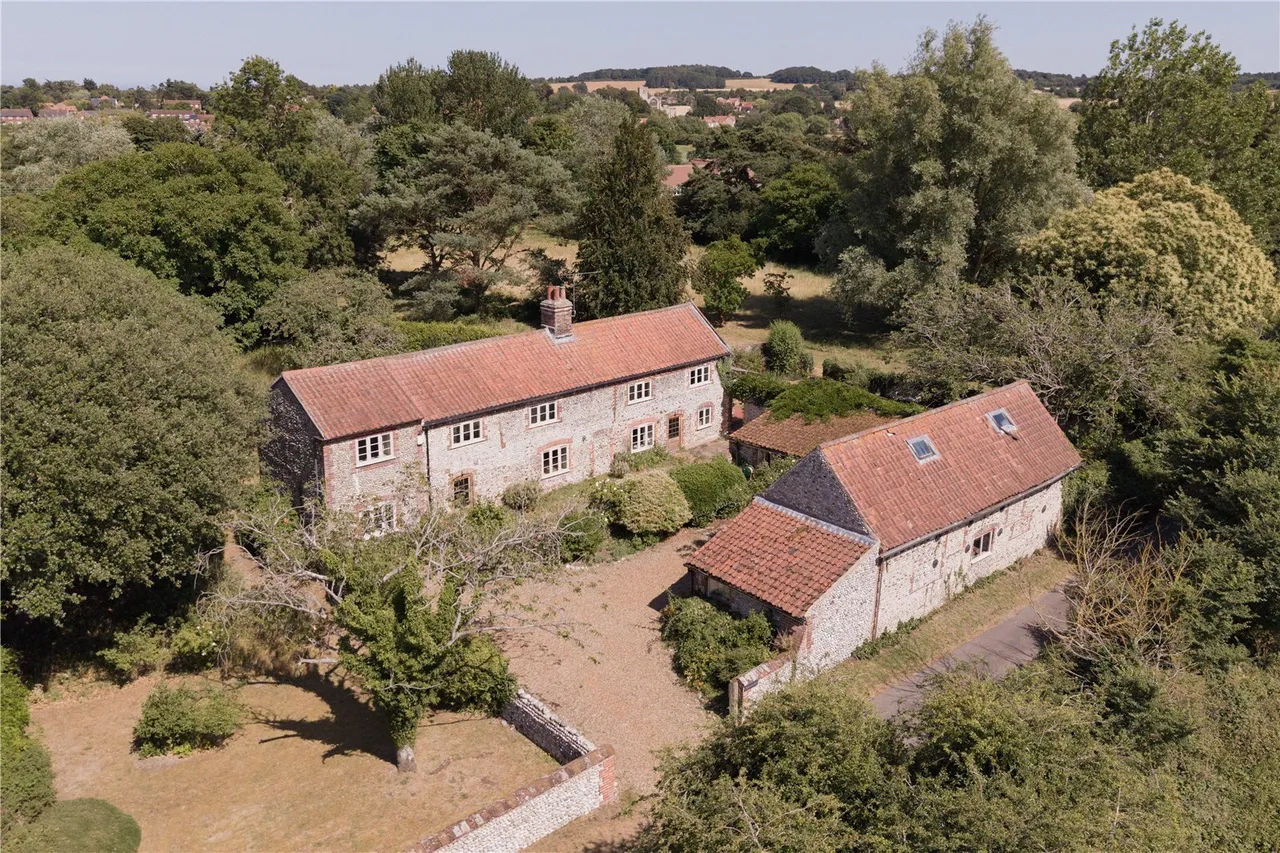 5 bed property for sale, Chapel Street, Wiveton, NR25