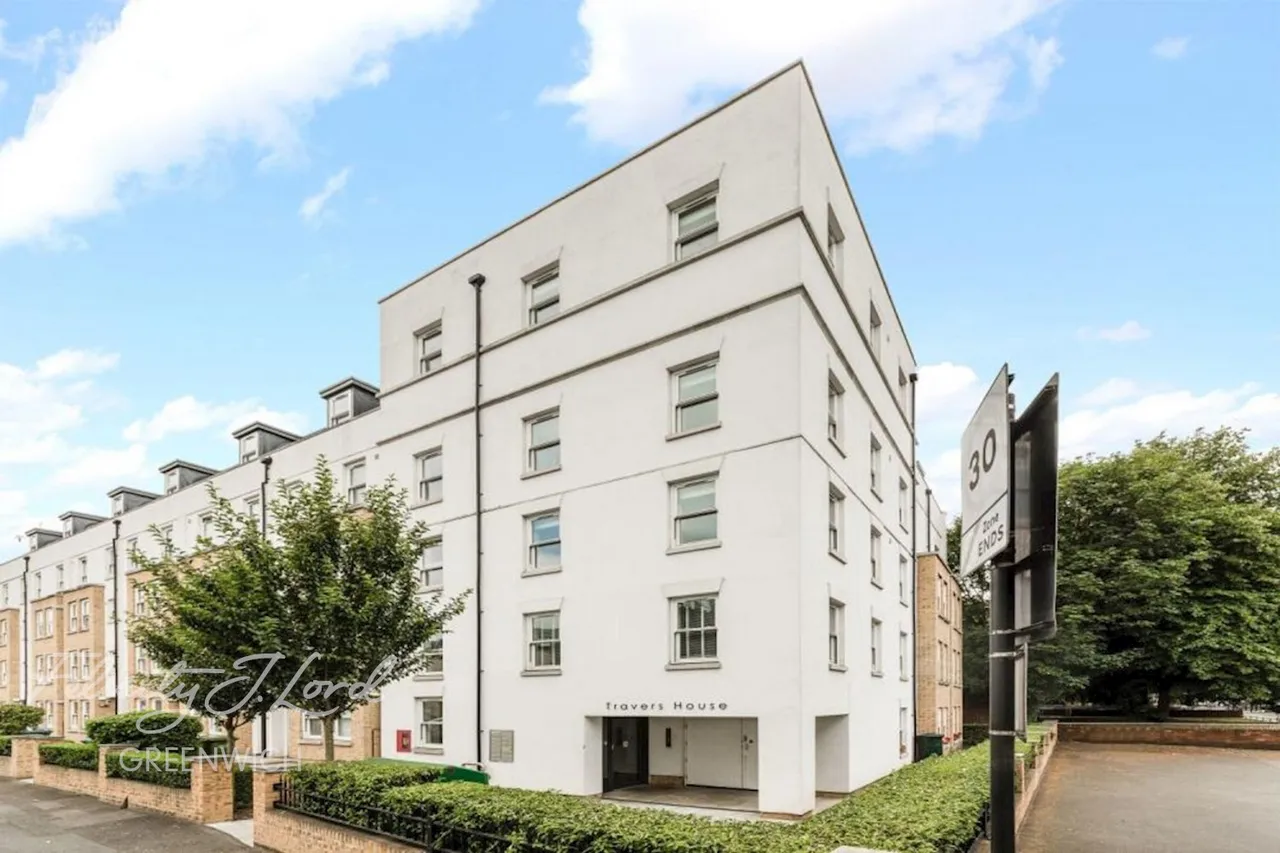 2 bed flat to rent, Travers House
