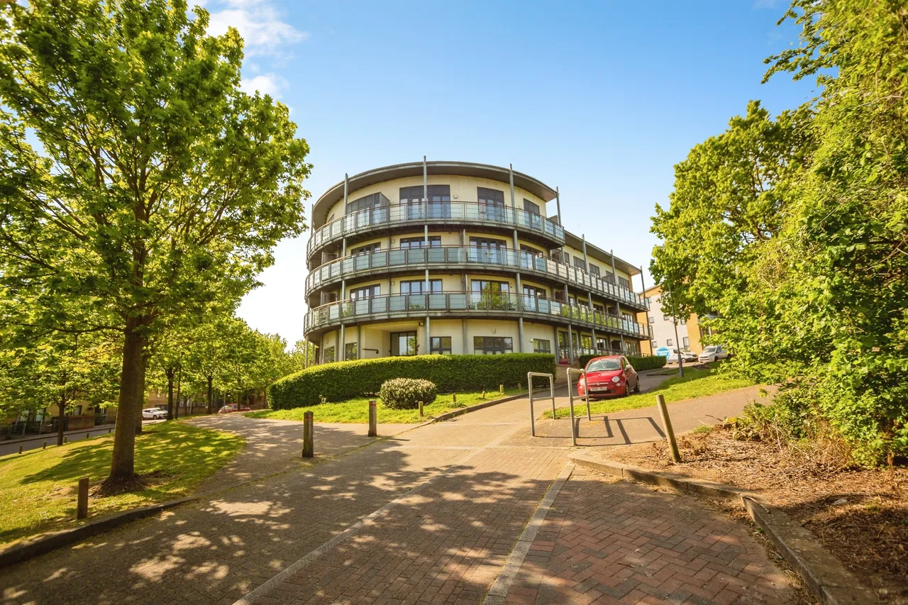 1 bed flat for sale — Skylark Avenue, Greenhithe