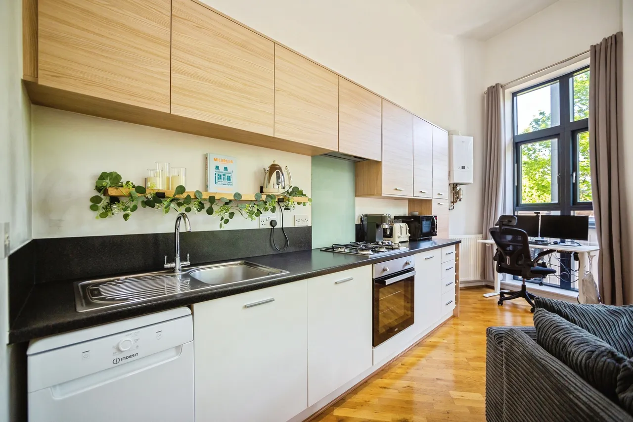 Skylark Avenue, Greenhithe, photo 5