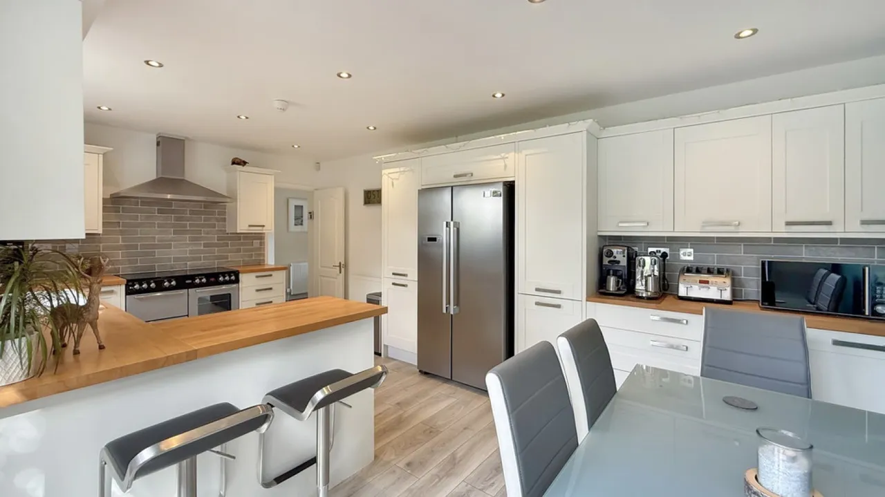 Hospital Road, Westbury, photo 6