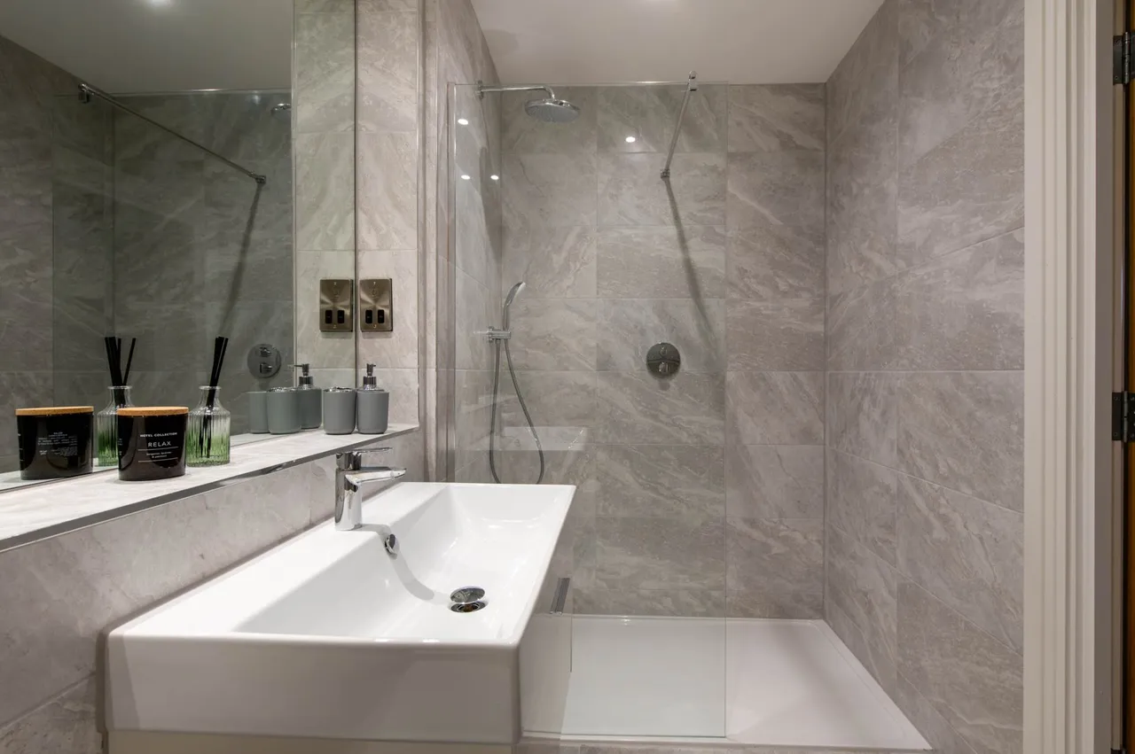 2 bed flat for sale — Windrush Heights, Windrush, OX18 4DL