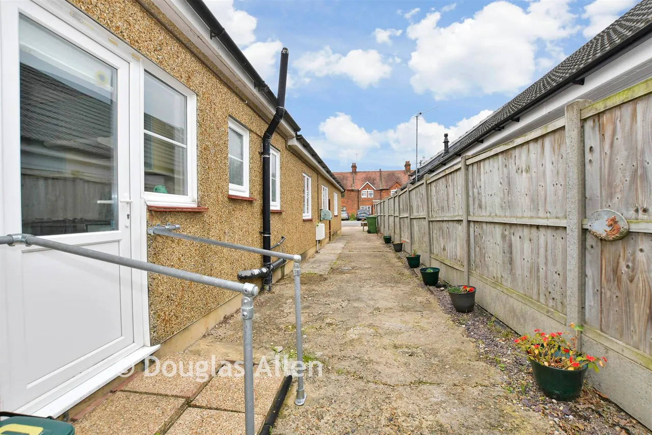 Nevendon Road, Wickford, SS12, photo 11