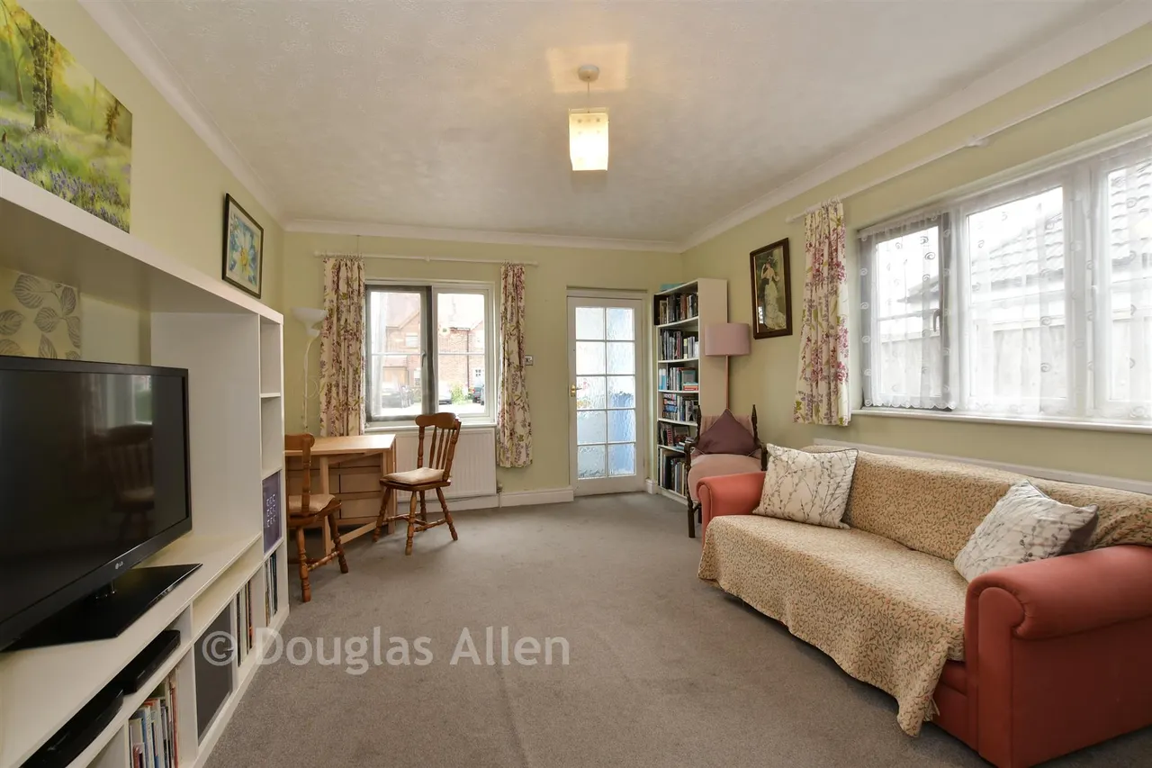 Nevendon Road, Wickford, SS12, photo 6